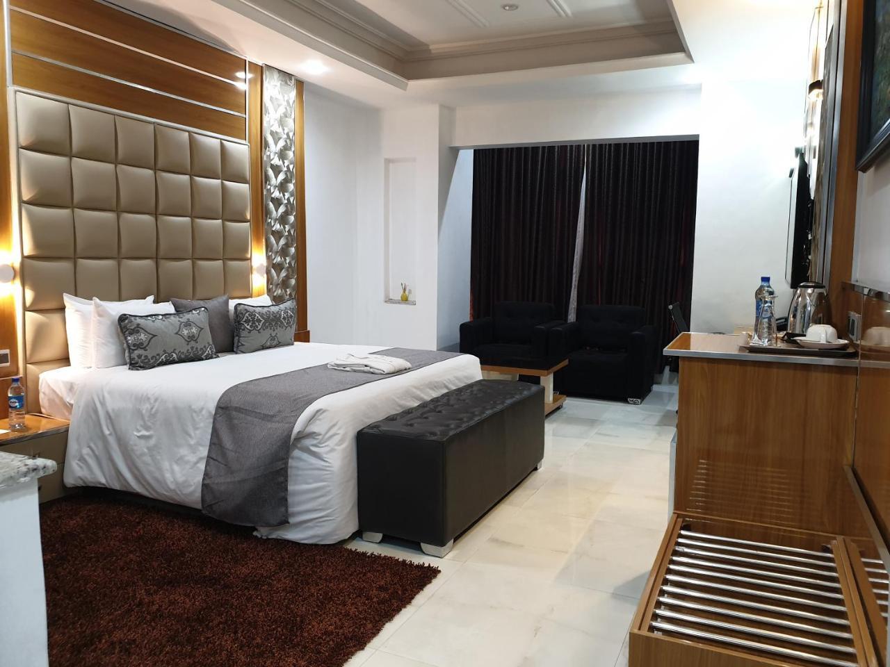 Caesar'S Luxury Hotel Lekki Luaran gambar